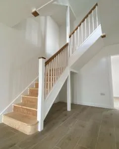 1a7cab7f40d6767dfca35aa8e457ce3b.two-flights-of-quarter-turn-staircases-painted-white-spindles-and-oak-handrail-1
