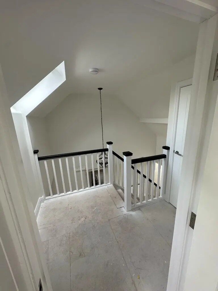 6a9bccf31254af63a0fc9c18f6ecbaf3.Painted-Redwood-Staircase-in-Herefordshire-landing-Copy