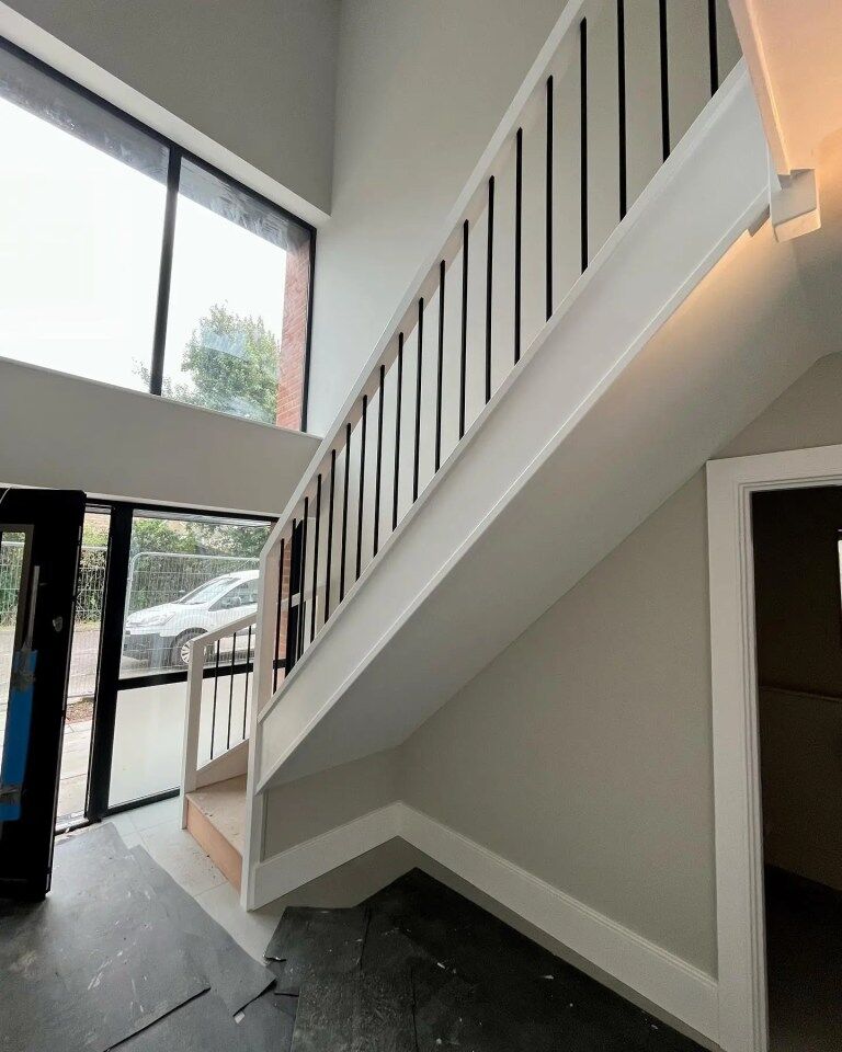 73f94c743b8c868dfe124f23360b9428.Quarter-Turn-In-Oxfordshire-New-Build-side-view-with-spindles-and-handrail