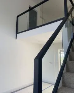 1a7cab7f40d6767dfca35aa8e457ce3b.lincolnshire-new-build-view-from-bottom-glass-balustrade